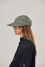Laden Sie das Bild in den Galerie-Viewer, Image 02: Uv Line Casquette Visor Nice Fem Militar Green Upf50+
