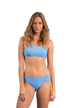 Laden Sie das Bild in den Galerie-Viewer, Model Front: Rio De Sol Ensemble Set Baltico Bandeau-Reto Madrid

