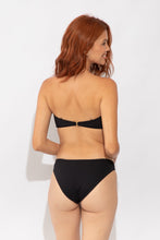 Laden Sie das Bild in den Galerie-Viewer, Model Back: Rio De Sol Bas Bottom Solar-Black Essential-Comfy
