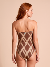 Laden Sie das Bild in den Galerie-Viewer, Model Back: Uv Line Une Pièce Swimsuit Bandeau Diamond Upf50+
