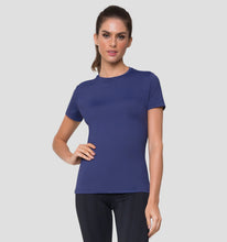 Laden Sie das Bild in den Galerie-Viewer, Model Back: Uv Line Fitness Haut T-Shirt Uvpro Fem Navy Blue Upf50+
