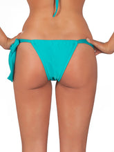 Laden Sie das Bild in den Galerie-Viewer, Model Back: Brazilian Bikini Shop Bas Tahiti Lace
