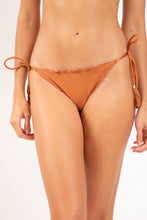 Laden Sie das Bild in den Galerie-Viewer, Gallery: Rio De Sol Bas Bottom Shimmer-Nocciola Frufru
