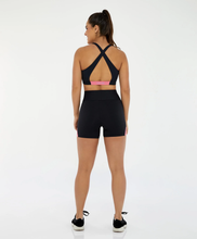 Laden Sie das Bild in den Galerie-Viewer, Model Back: Alto Giro Fitness Bas Bermuda Bodytex Barriga Zero E Bolso Preto
