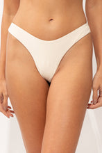 Laden Sie das Bild in den Galerie-Viewer, Gallery: Rio De Sol Bas Bottom Malibu-Natural Nara
