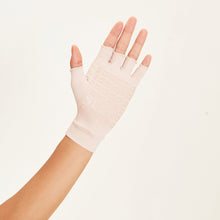 Laden Sie das Bild in den Galerie-Viewer, Model Back: Uv Line Gants Short Gloves Anti-Aging Uni Nude Upf50+

