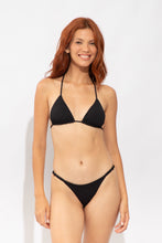 Laden Sie das Bild in den Galerie-Viewer, Model Front: Rio De Sol Haut Top Solar-Black Tri-Aya
