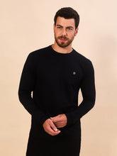 Laden Sie das Bild in den Galerie-Viewer, Model Front: Uv Line T-Shirt Longsleeve Skin Infratherm Masc Preto Upf50+
