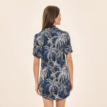 Laden Sie das Bild in den Galerie-Viewer, Model Back: Uv Line Chemise Shirtdress Coqueiros Marinho Upf50+
