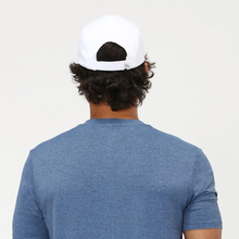 Laden Sie das Bild in den Galerie-Viewer, Model Back: Uv Line Casquette Cap Uv Pro Masc White Upf50+
