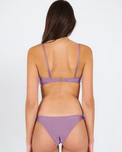 Laden Sie das Bild in den Galerie-Viewer, Image 06: Rio De Sol Ensemble Set Shimmer-Harmonia Bandeau-Knot Essential
