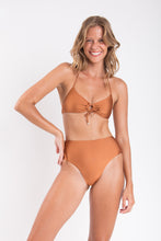 Laden Sie das Bild in den Galerie-Viewer, Image 06: Rio De Sol Ensemble Set Nocciola Mila Hotpants

