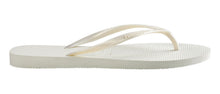 Laden Sie das Bild in den Galerie-Viewer, Model Back: Havaianas Tongs Slim White
