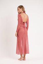 Laden Sie das Bild in den Galerie-Viewer, Model Back: Rio De Sol Vêtement De Plage Floral-Scales Dress Lucy
