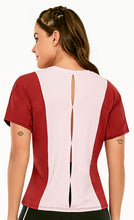 Laden Sie das Bild in den Galerie-Viewer, Model Back: Alto Giro Fitness Haut T-Shirt Skin Fit Energy Flows Rosa
