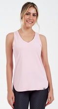 Laden Sie das Bild in den Galerie-Viewer, Model Front: Alto Giro Fitness Haut Regata Skin Fit Alongada Gola V Rosa Clara
