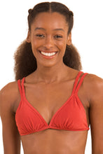 Laden Sie das Bild in den Galerie-Viewer, Gallery: Rio De Sol Haut Top Malibu-Chili Tri-Duo

