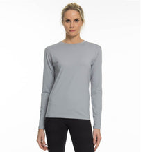 Laden Sie das Bild in den Galerie-Viewer, Model Front: Uv Line T-Shirt Longsleeve Uvpro Fem Grey Upf50+
