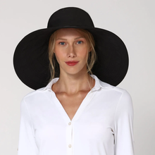 Laden Sie das Bild in den Galerie-Viewer, Model Front: Uv Line Chapeau Souple/Capeline Beverly Hills Preto Upf50+
