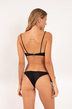 Laden Sie das Bild in den Galerie-Viewer, Model Back: Rio De Sol Bas Bottom Shimmer-Black Cheeky-Tie-Gold
