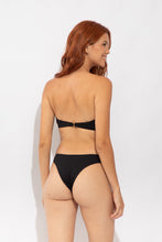 Laden Sie das Bild in den Galerie-Viewer, Model Back: Rio De Sol Bas Bottom Solar-Black Essential
