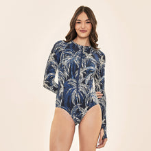 Laden Sie das Bild in den Galerie-Viewer, Model Front: Uv Line Une Pièce Swimsuit Macae Coconut Palms Navy Blue Upf50+
