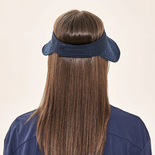 Laden Sie das Bild in den Galerie-Viewer, Model Back: Uv Line Visière Visor Bali Fem Navy Light Blue Upf50+
