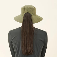 Laden Sie das Bild in den Galerie-Viewer, Model Back: Uv Line Bob Hat California Nac Fem Green Militar Upf50+
