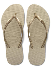 Laden Sie das Bild in den Galerie-Viewer, Product Front: Havaianas Tongs Slim Sand Grey/Light Golden
