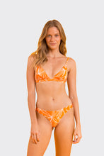 Laden Sie das Bild in den Galerie-Viewer, Model Front: Rio De Sol Ensemble Set Trail-Orange Tri-Fixo Essential
