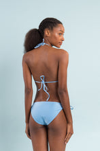 Laden Sie das Bild in den Galerie-Viewer, Model Back: Rio De Sol Ensemble Set Shimmer-Baltic-Sea Tri-Inv Ibiza-Comfy
