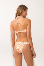 Laden Sie das Bild in den Galerie-Viewer, Model Back: Rio De Sol Ensemble Set Sahari Tayra Leblon
