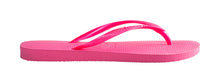 Laden Sie das Bild in den Galerie-Viewer, Model Back: Havaianas Tongs Slim Shocking Pink
