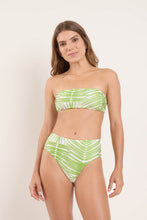 Laden Sie das Bild in den Galerie-Viewer, Model Front: Rio De Sol Haut Top Palms Bandeau-Reto

