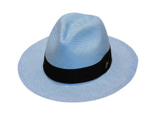 Laden Sie das Bild in den Galerie-Viewer, Model Front: De Punta En Blanco Chapeau Panama Classic Sky
