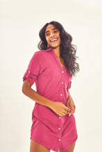 Laden Sie das Bild in den Galerie-Viewer, Image 04: Uv Line Chemise Shirtdress Copenhagen Fem Fucsia Upf50+
