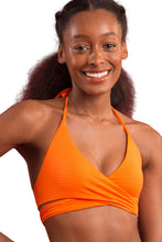 Laden Sie das Bild in den Galerie-Viewer, Gallery: Rio De Sol Haut Top Dots-Orange Kate
