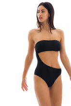 Laden Sie das Bild in den Galerie-Viewer, Model Front: Rio De Sol Une Pièce Body Kiwanda Preto Rio
