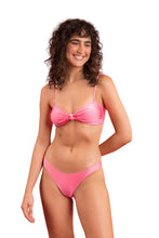 Laden Sie das Bild in den Galerie-Viewer, Model Front: Rio De Sol Haut Top Shimmer-Confetti Bandeau-Joy
