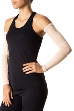Laden Sie das Bild in den Galerie-Viewer, Model Front: Uv Line Gants Long Sleeve Beige Upf50+
