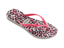 Laden Sie das Bild in den Galerie-Viewer, Model Front: Havaianas Tongs Slim Animals White/Rose
