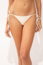 Laden Sie das Bild in den Galerie-Viewer, Gallery: Rio De Sol Bas Bottom Malibu-Natural Cheeky-Tie
