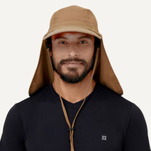 Laden Sie das Bild in den Galerie-Viewer, Model Front: Uv Line Chapeau Legionnaire Cap Leg Atacama 2021 Masc Kaki Upf50+
