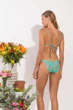Laden Sie das Bild in den Galerie-Viewer, Model Back: Rio De Sol Ensemble Set Botanic Tri-Inv Ibiza-Comfy
