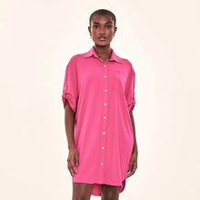 Laden Sie das Bild in den Galerie-Viewer, Image 05: Uv Line Chemise Shirtdress Copenhagen Cherry Hot Pink Upf50+
