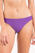 Laden Sie das Bild in den Galerie-Viewer, Gallery: Rio De Sol Bas Bottom Amuleto Essential-Comfy
