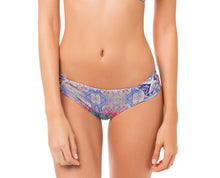 Laden Sie das Bild in den Galerie-Viewer, Model Front: Saha Bas Calcinha Mapale Delilah
