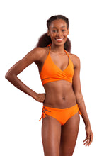 Laden Sie das Bild in den Galerie-Viewer, Model Front: Rio De Sol Haut Top Dots-Orange Kate
