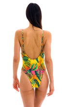 Laden Sie das Bild in den Galerie-Viewer, Model Back: Rio De Sol Une Pièce Sun-Sation Hype
