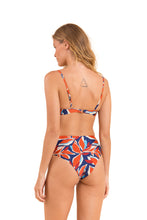 Laden Sie das Bild in den Galerie-Viewer, Model Back: Rio De Sol Haut Top Leaves Bandeau-Joy
